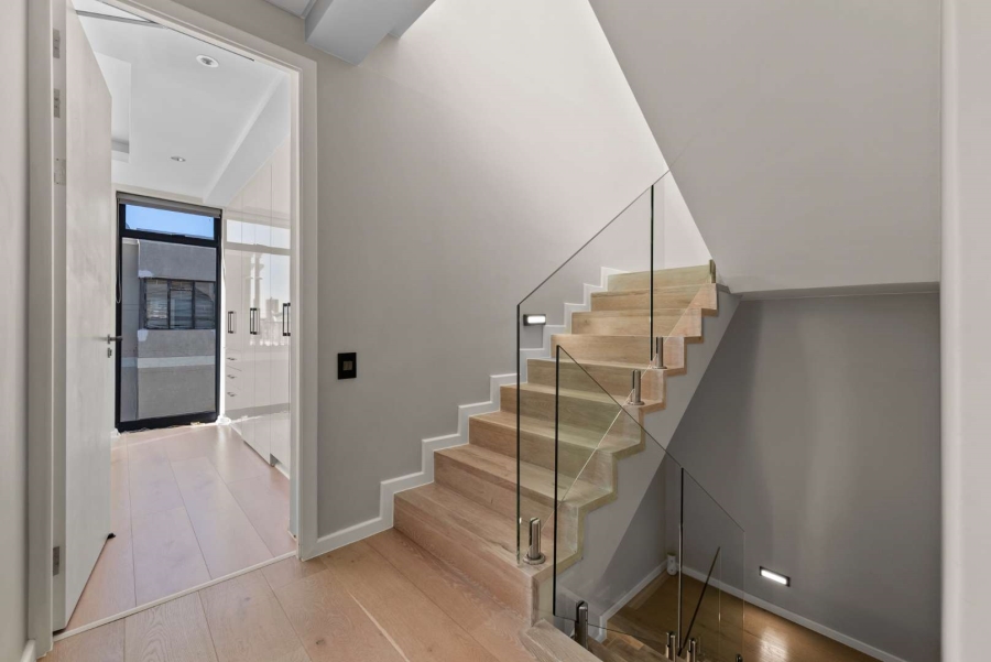 4 Bedroom Property for Sale in Bantry Bay Western Cape